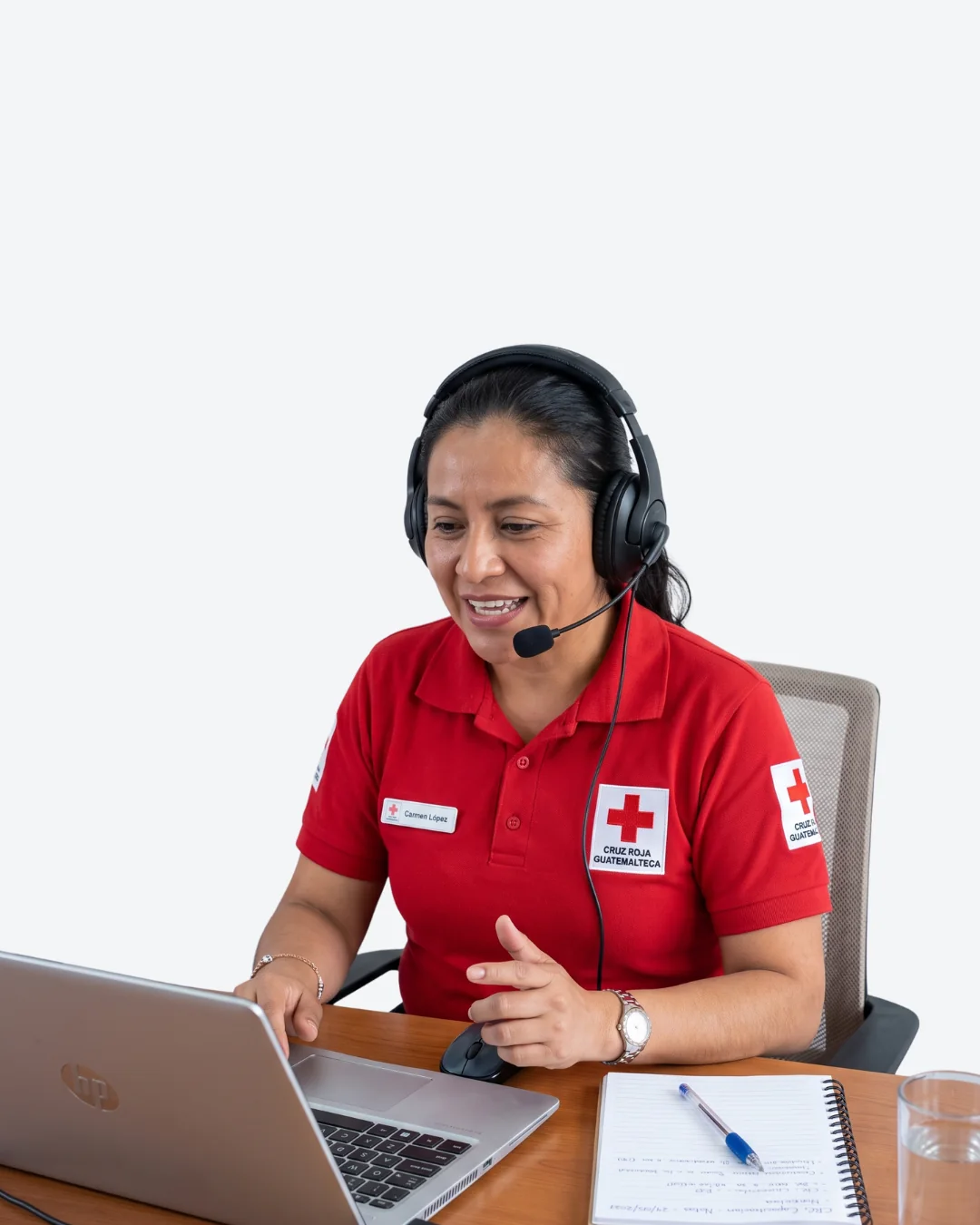Instructora de Cruz Roja Guatemalteca impartiendo un curso virtual en línea
